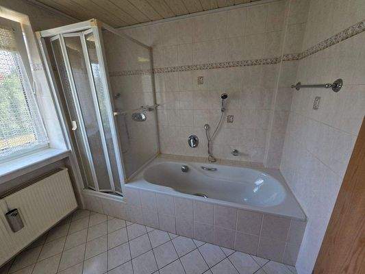 Badezimmer im EG.jpg