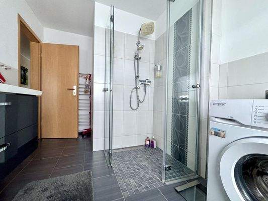 Badezimmer mit Dusche