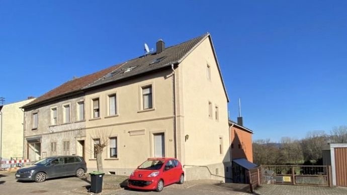 Lukrative u. kernsanierte Kapitalanlage in Großrosseln !!! 6 Wohneinheiten aufgeteilt in 2 Häuser mit PV Anlage !