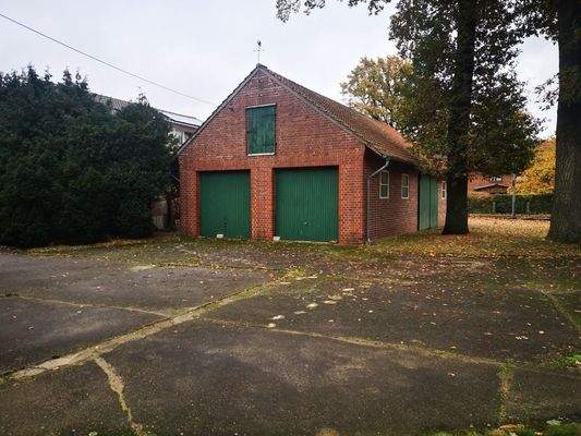 Maschinenhalle mit 2 Garagen