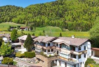 REIHENHÄUSER AUSSENANSICHT