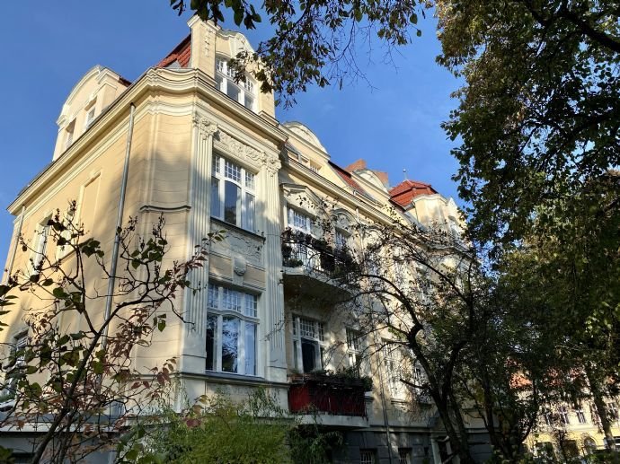 Erstbezug nach Kernsanierung | ausgebautes Dachgeschoss im Baudenkmal am Karlplatz