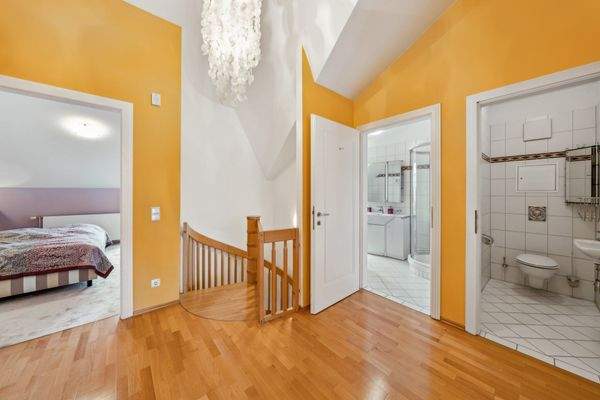 Flur DG mit Blickrichtung zum Aufgang