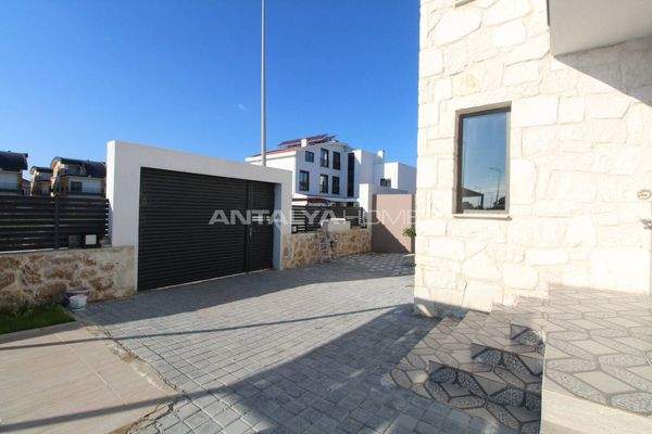 4-Bedroom Semi-Detached House with Pool and Garden in Belek