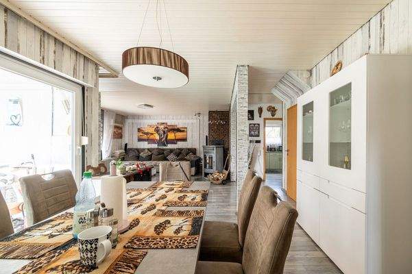 Essbereich und Wohnzimmer