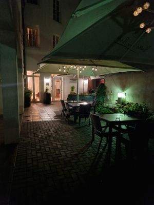 Rückansicht von Neu-Anbau bei Dunkelheit.jpg