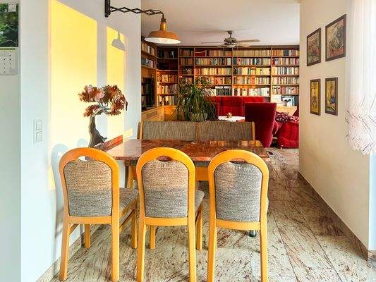 Offener Wohn- und Essbereich