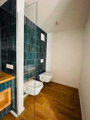 WC und Bidet, separat