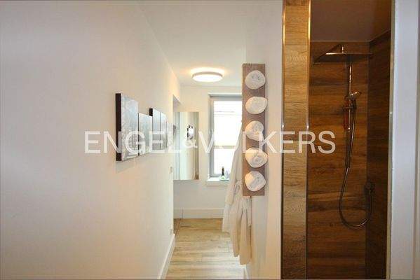 Badezimmer mit Dusche