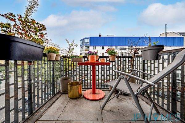 07_Balkon - Blick von der Terassentür-min-2