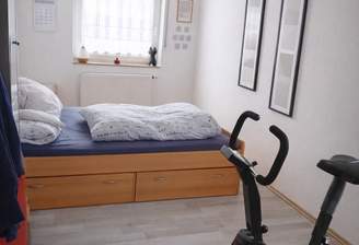KI-optimiert – Schlafzimmer 1