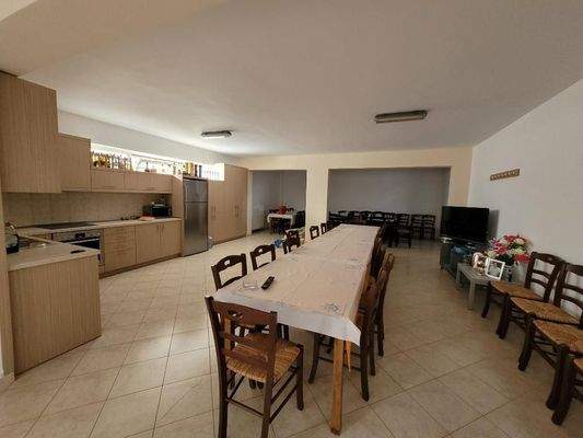 Kreta, Argouli: Zweistöckiges Haus mit Keller zu verkaufen