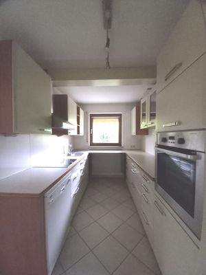 Küche mit Einbauküche