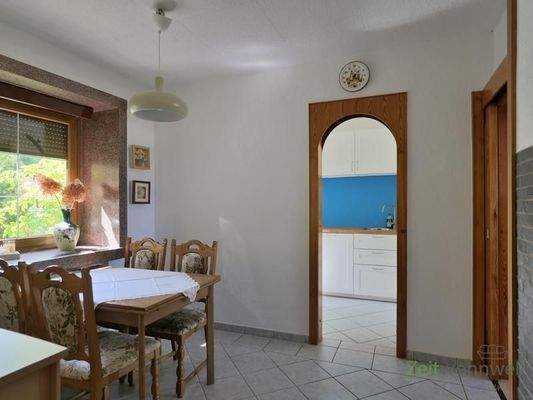 Blick vom Flur zur Küche