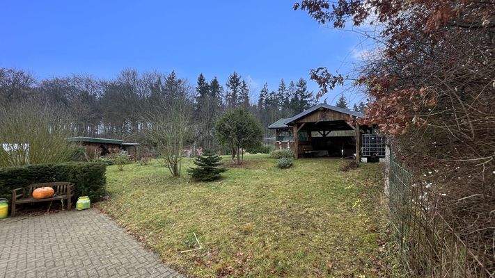 überdachte Terrasse mit Holzbackofen