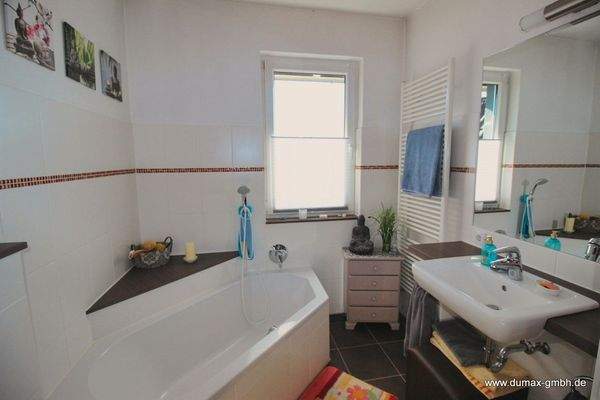 OG Bad 1 mit Badewanne (1)