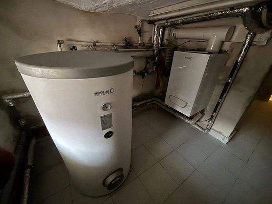 Gaszentralheizung mit WW-Speicher (Einbau 2021)