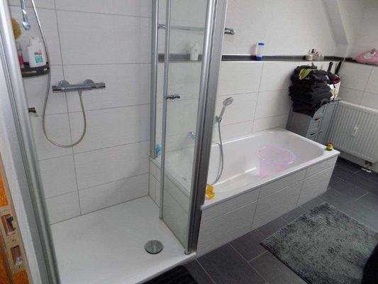 0602 Bad mit Wanne und Dusche.jpg