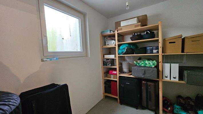 Kellerabteil mit Fenster 