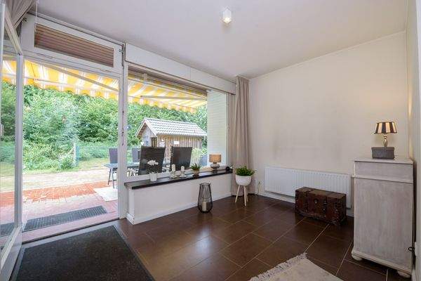 Wohndiele mit Ausgang auf die Terrasse