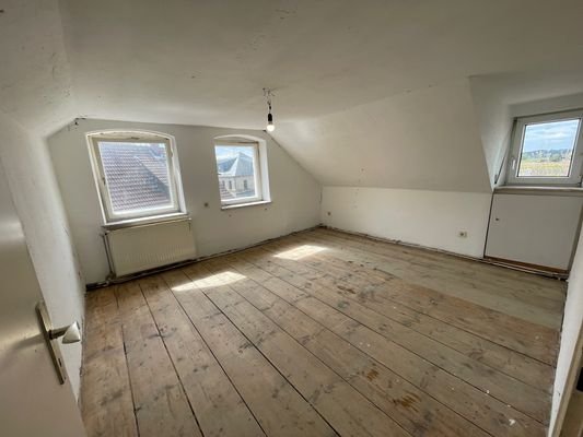 29_Schlafzimmer 2 Dachgeschoss.JPG