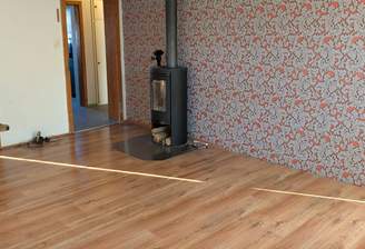 Wohn-Esszimmer mit Ofen