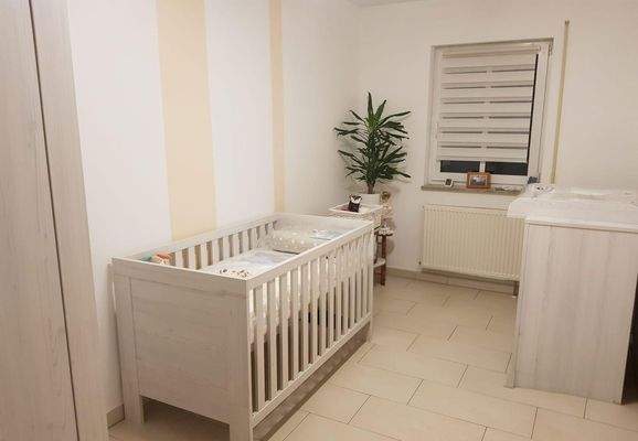 Kinder-/Schlafzimmer bzw. Büro