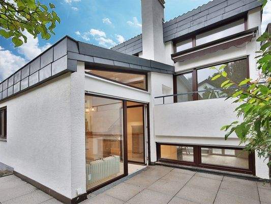 Terrasse mit Zugang von der Küche