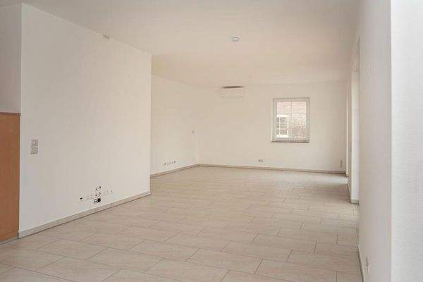 großes Wohn- und Esszimmer