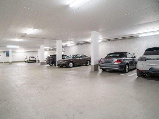 2 nebeneinanderliegende Tiefgaragen-Einzelstellplätze