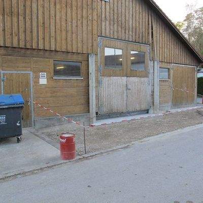 Eingangstor (wurde erneuert)