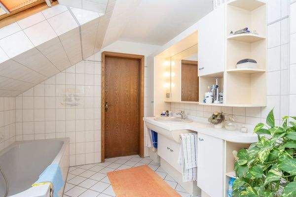 Badezimmer beider Hälften im Obergeschoss