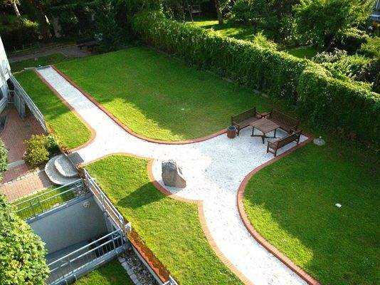 05-Blick in die Grünanlage