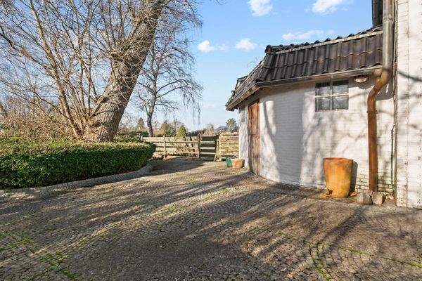 Zweite Zufahrt mit weiteren Nutzungsraum