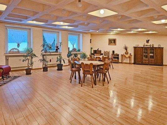 ...Saal mit Zugang...