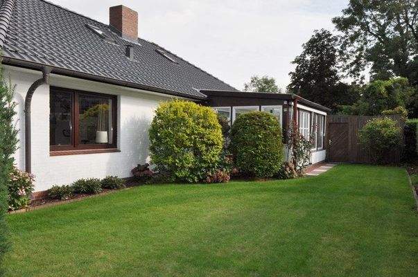 Außenansicht mit Wintergarten