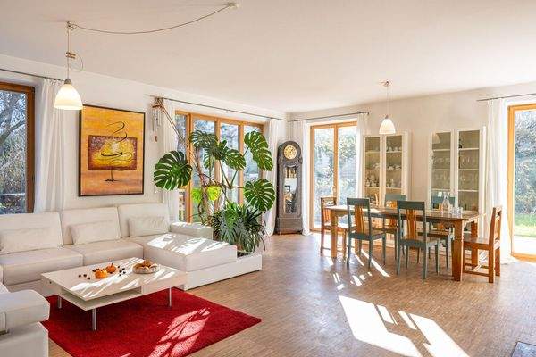 Lichterfüllter Wohnbereich