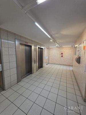 Aufzüge im Eingangsbereich