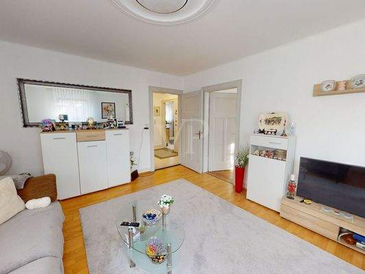 ... mit Zugang zum Flur & Schlafzimmer