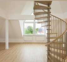 Wohnzimmer mit Wendeltreppe