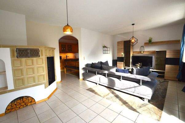 Wohnzimmer Kachelofen