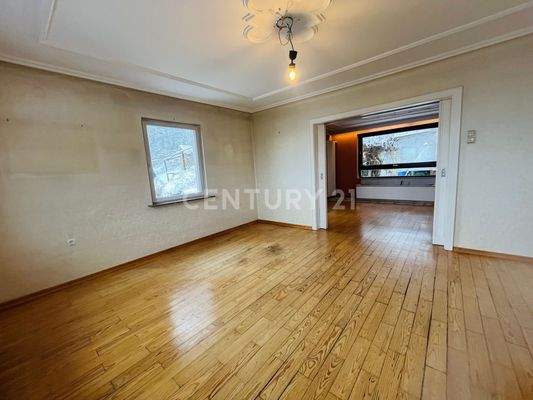 Wohnzimmer EG mitAusgang Balkon