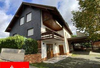 Hofseite mit Carport