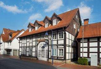 Straßenansicht Ladenlokal (Massivbauweise mit Fachwerkverblendung)