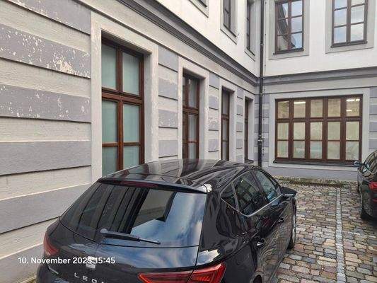 2x Außenstellplätze (vorne und hinten)