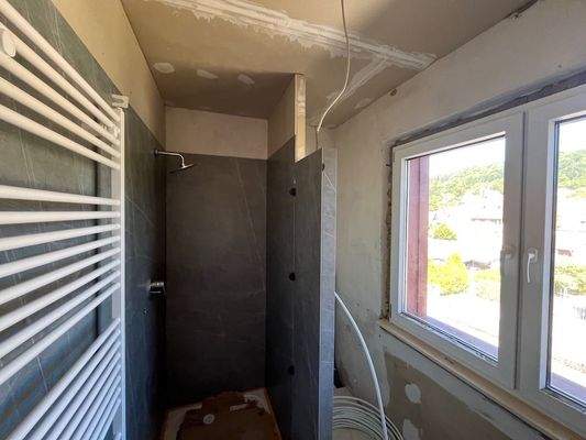 004020156800_302_350_02102025030245940