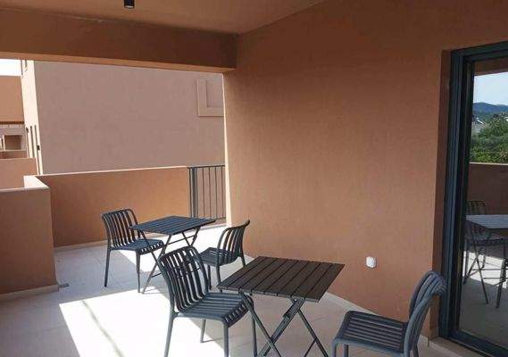 Kreta, Ligides: Großes modernes Haus in der Nähe des Agia-Sees zu verkaufen