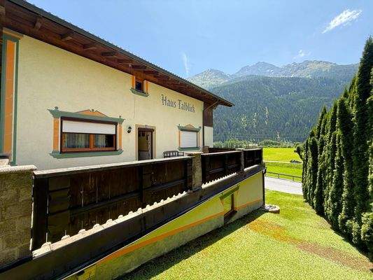 Garten und Terrasse Westseite