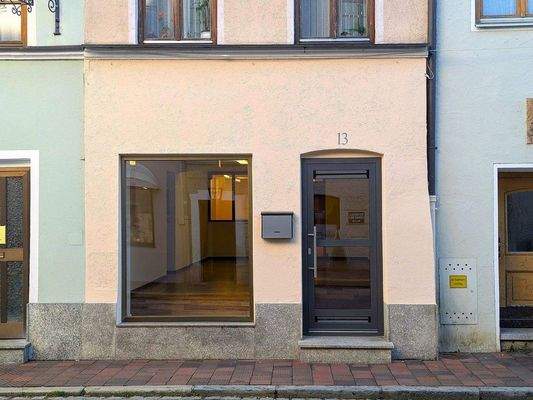 Zugang Räumlichkeiten und großes Schaufenster