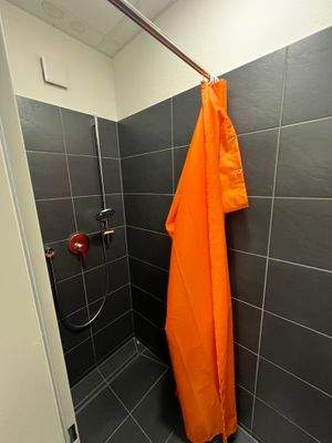O 33 Dusche-Damen.jpg